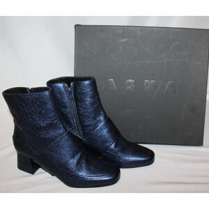 NIB Aska Bootie Women's Size EU 36 US 6 Metallic Stretchy Canvas Closed Toe Blue